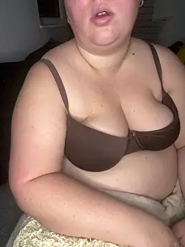 Snapshot of roxey-1997 chatting on 11-16-25, 04:51 roxey-1997 online show from 11-16-25, 04:51