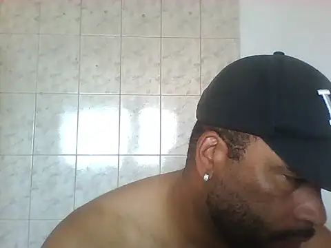 Snapshot of OliveiraSeven chatting on 05-06-26, 01:27 OliveiraSeven online show from 05-06-26, 01:27