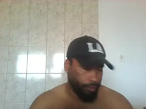 Snapshot of OliveiraSeven chatting on 05-07-26, 02:00 OliveiraSeven online show from 05-07-26, 02:00