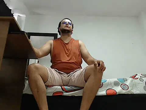 cloudsxxx online show from 05-27-26, 03:09