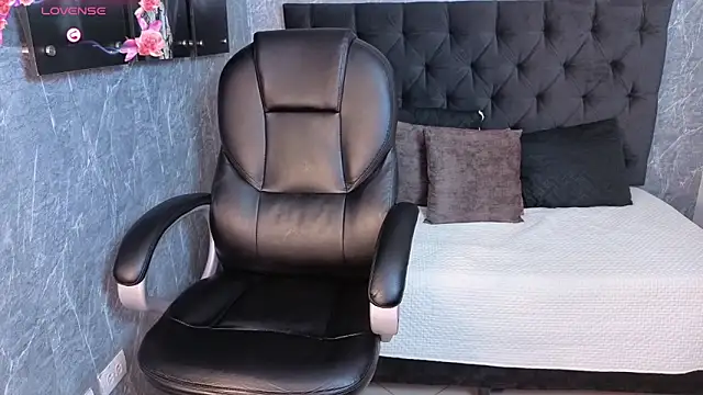 Snapshot of eileen__hills chatting on 09-27-25, 07:08 eileen hills online show from 09-27-25, 07:08