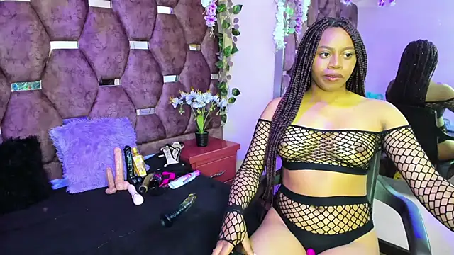 Snapshot of Thiana_Taylor chatting on 09-22-25, 07:16 Thiana Taylor online show from 09-22-25, 07:16