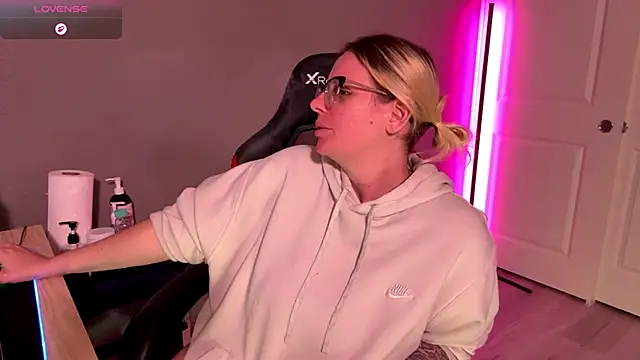 Charlies world online show from 11-21-25, 09:13