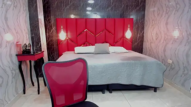 Snapshot of LatinaHoleQueen chatting on 02-25-26, 02:05 LatinaHoleQueen online show from 02-25-26, 02:05