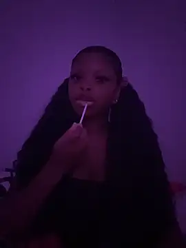 th33h0neyb33 online show from 02-10-26, 12:37