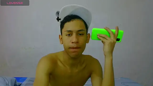 Snapshot of dylan_apol0 chatting on 04-11-26, 12:37 dylan apol0 online show from 04-11-26, 12:37