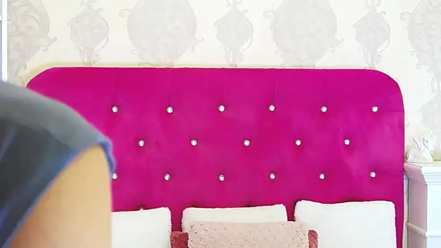 AlexisDevine online show from 09-18-25, 04:25