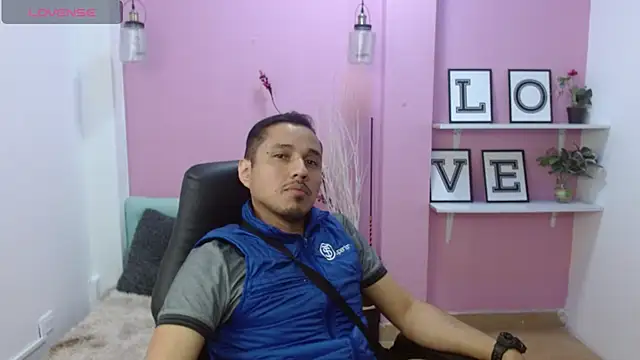 ColombiaStrip online show from 10-02-25, 03:19