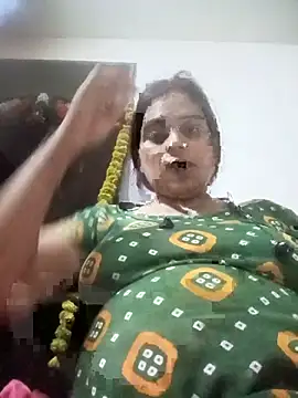 Snapshot of Trisha_71 chatting on 05-23-26, 04:44 Trisha 71 online show from 05-23-26, 04:44