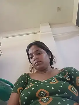 Snapshot of Trisha_71 chatting on 06-26-26, 04:28 Trisha 71 online show from 06-26-26, 04:28
