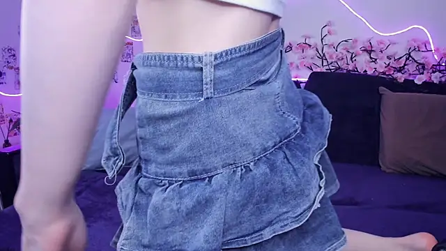 Snapshot of Megan--chan chatting on 11-18-25, 07:51 Megan--chan online show from 11-18-25, 07:51