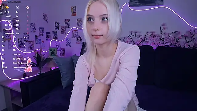 Snapshot of Megan--chan chatting on 11-20-25, 07:24 Megan--chan online show from 11-20-25, 07:24