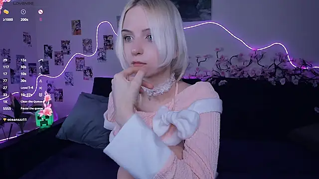 Snapshot of Megan--chan chatting on 11-29-25, 08:12 Megan--chan online show from 11-29-25, 08:12