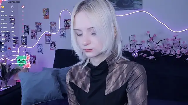 Snapshot of Megan--chan chatting on 12-14-25, 07:07 Megan--chan online show from 12-14-25, 07:07