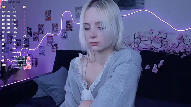 Snapshot of Megan--chan chatting on 12-19-25, 07:10 Megan--chan online show from 12-19-25, 07:10