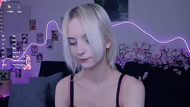 Snapshot of Megan--chan chatting on 12-20-25, 07:10 Megan--chan online show from 12-20-25, 07:10