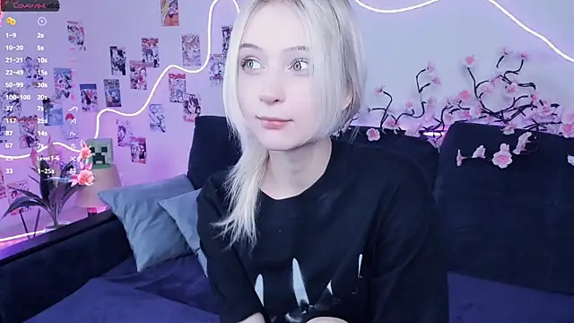 Snapshot of Megan--chan chatting on 01-09-26, 05:15 Megan--chan online show from 01-09-26, 05:15