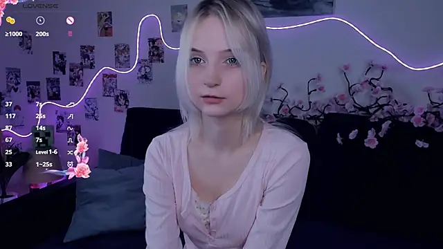 Snapshot of Megan--chan chatting on 01-13-26, 06:02 Megan--chan online show from 01-13-26, 06:02