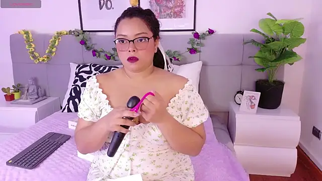 Snapshot of Alanaa_Gomez chatting on 09-18-25, 01:13 Alanaa Gomez online show from 09-18-25, 01:13