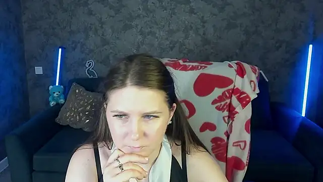 Snapshot of CraveeDoll chatting on 03-19-26, 07:51 CraveeDoll online show from 03-19-26, 07:51