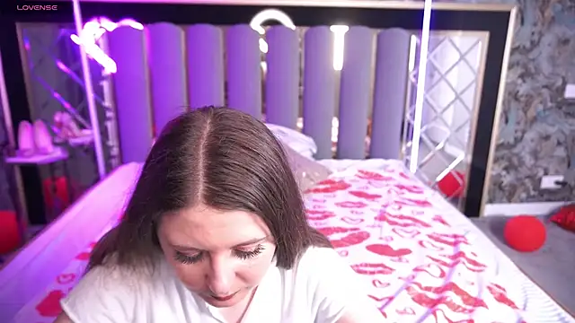 Snapshot of CraveeDoll chatting on 03-28-26, 01:33 CraveeDoll online show from 03-28-26, 01:33