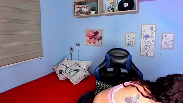 Nicky lucy m online show from 05-10-26, 01:55