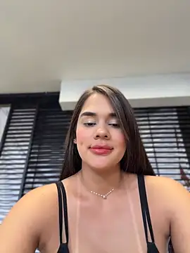 Snapshot of BellaLeclair chatting on 06-15-26, 05:37 BellaLeclair online show from 06-15-26, 05:37