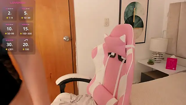 Clhoe Johnson online show from 09-29-25, 01:16