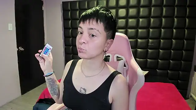  Hannah Hot online show from 11-17-25, 12:55