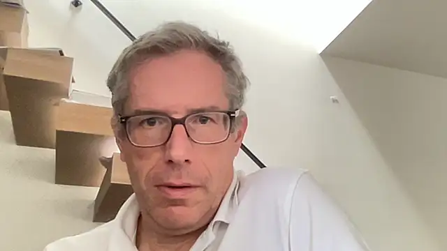 Snapshot of choupipat1 chatting on 09-12-25, 12:27 choupipat1 online show from 09-12-25, 12:27