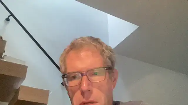 Snapshot of choupipat1 chatting on 09-17-25, 06:04 choupipat1 online show from 09-17-25, 06:04