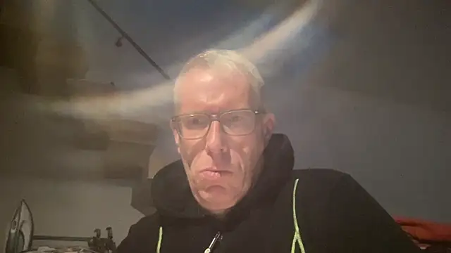 Snapshot of choupipat1 chatting on 10-01-25, 05:35 choupipat1 online show from 10-01-25, 05:35