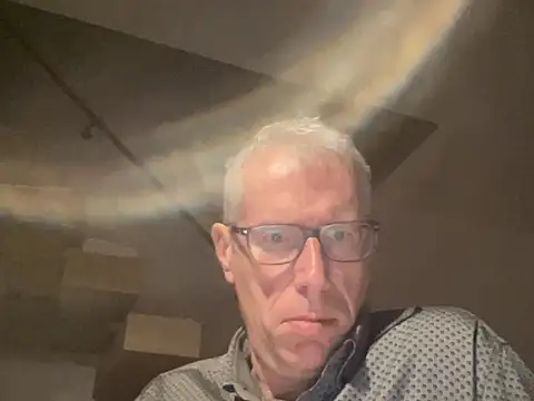 Snapshot of choupipat1 chatting on 10-03-25, 04:20 choupipat1 online show from 10-03-25, 04:20