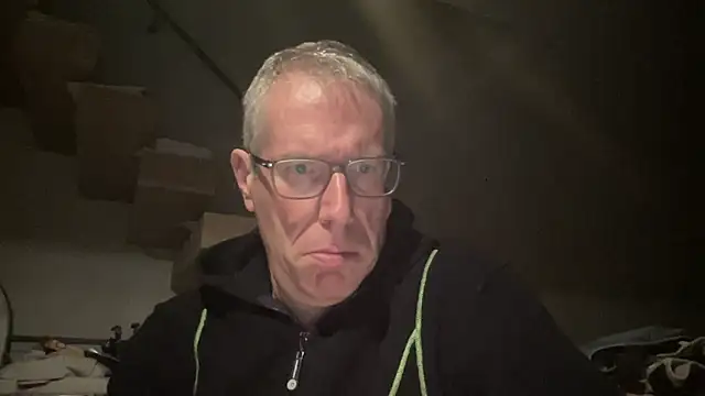 Snapshot of choupipat1 chatting on 10-06-25, 10:51 choupipat1 online show from 10-06-25, 10:51