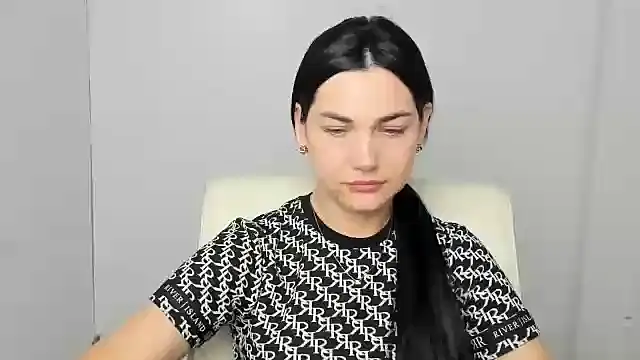 Snapshot of Lune_Moon chatting on 09-09-25, 05:40 Lune Moon online show from 09-09-25, 05:40