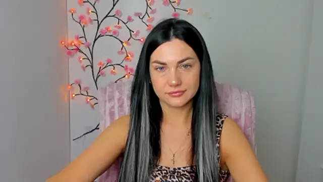 Snapshot of Lune_Moon chatting on 04-08-26, 05:40 Lune Moon online show from 04-08-26, 05:40