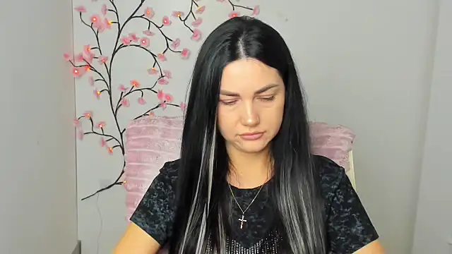 Snapshot of Lune_Moon chatting on 04-11-26, 05:34 Lune Moon online show from 04-11-26, 05:34