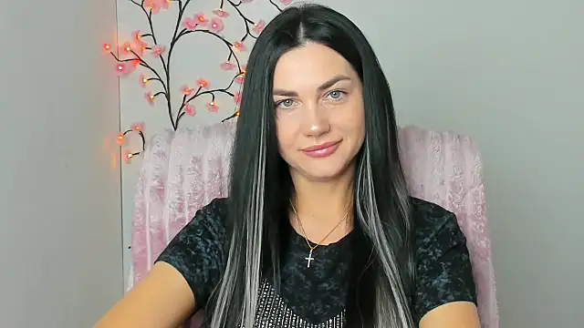 Snapshot of Lune_Moon chatting on 04-18-26, 05:22 Lune Moon online show from 04-18-26, 05:22