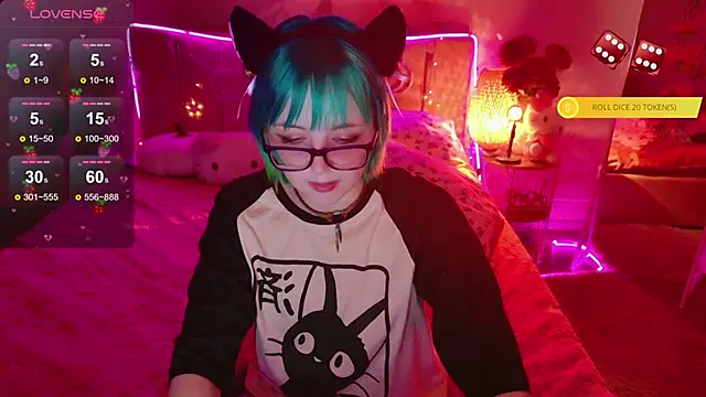 Snapshot of CoralineYoung chatting on 02-13-26, 10:11 CoralineYoung online show from 02-13-26, 10:11