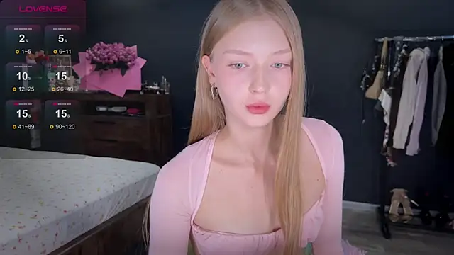 Snapshot of holylisssa chatting on 10-05-25, 04:38 holylisssa online show from 10-05-25, 04:38