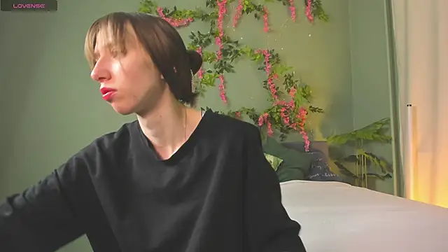 Lisbeth  Salander online show from 11-28-25, 02:36