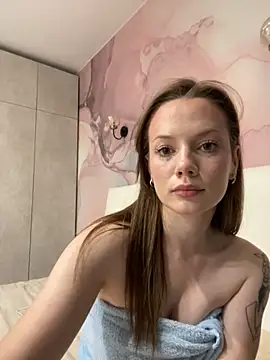 Rosie Holmes  online show from 11-04-25, 03:16