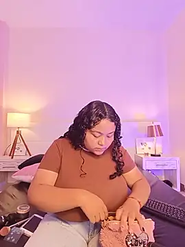 Snapshot of KITY_HILL chatting on 08-07-26, 05:04 KITY HILL online show from 08-07-26, 05:04