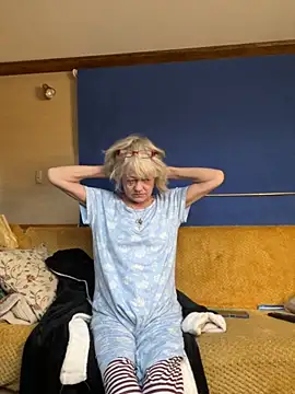 ladyboatlady online show from 10-29-25, 07:21