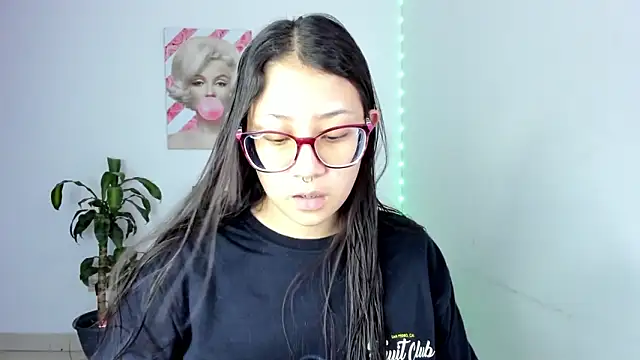 Snapshot of rouse_red chatting on 09-21-25, 02:08 rouse red online show from 09-21-25, 02:08