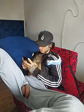 Snapshot of Tattoboy19cm chatting on 02-27-26, 04:18 Tattoboy19cm online show from 02-27-26, 04:18