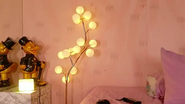 cutepetitee online show from 04-30-26, 07:20