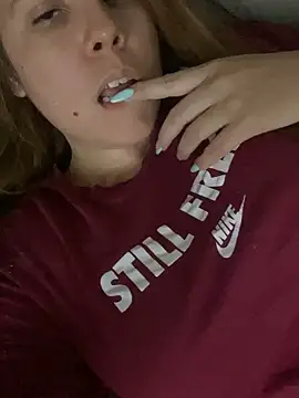 Lazinha18 online show from 10-31-25, 03:29