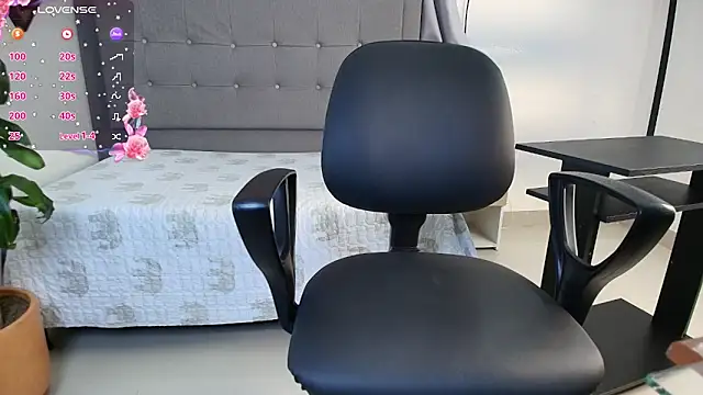 saray reese online show from 10-04-25, 12:36