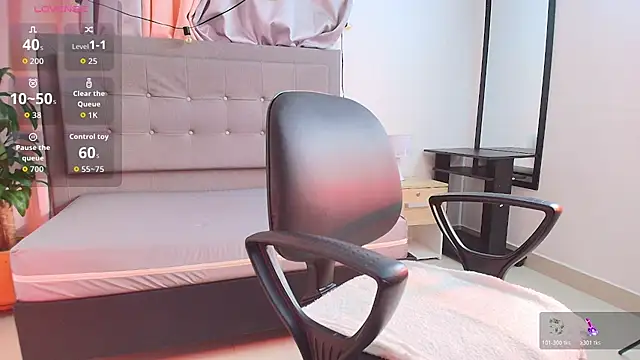 saray reese online show from 10-29-25, 01:02